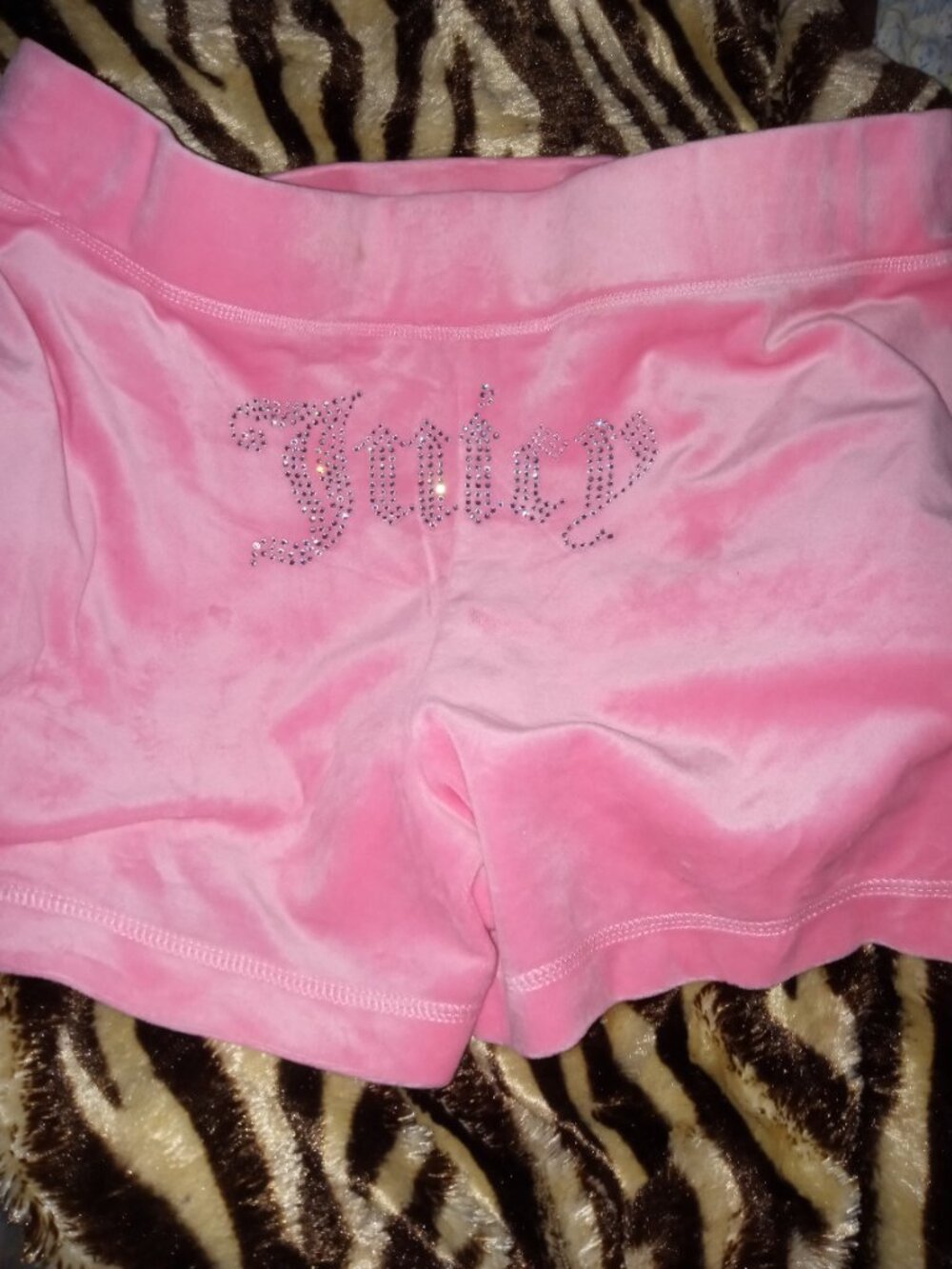 Large pink velvet juicy couture shorts